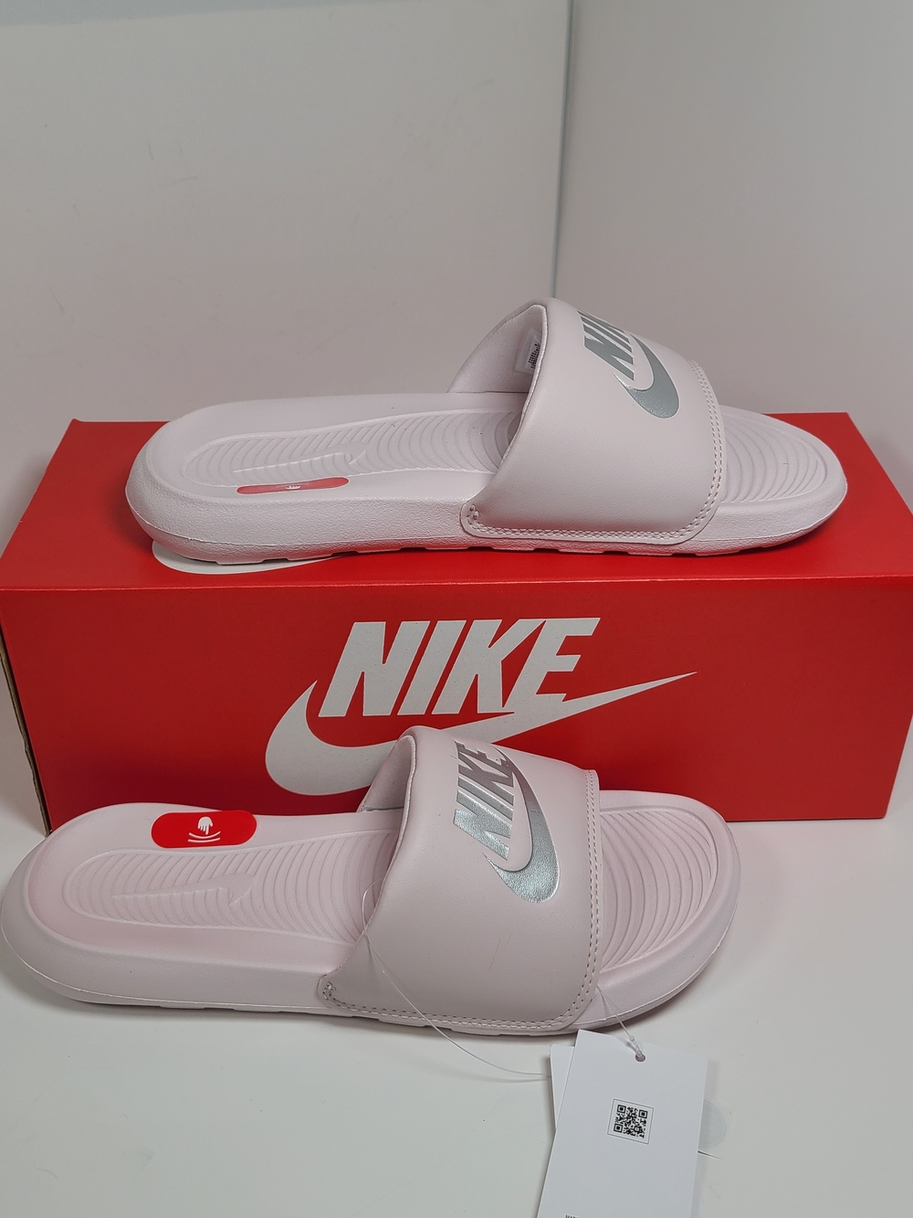 Nike Women's Pink Slide Sandals with Silver Logo Size 6 NWT